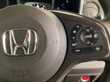 ハンドルにHondaセンシング系のクルーズコントロールやレーンキープアシストなどのスイッチが装備されています。ハンドルから手を離さず安全に操作できます。