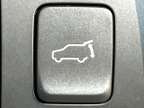 【パワーバックドア】スマートキーや運転席のボタンを押すだけでリアゲートが自動で開閉します!荷物を持っている時や、高い位置にあるバックドアを閉める際に便利な機能です♪