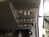 【両側電動スライドドア】リモコンや運転席のスイッチ操作のほか、ドアハンドルを少し引くだけでリアドアが自動開閉します♪