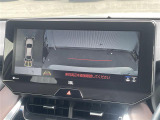 【パノラミックビューモニター】クルマを真上から見下ろした視点で駐車をサポートします!クルマの斜め後ろや真横など、いち早く障害物に気が付くことができます。