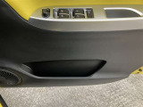 【すべてワンタッチ】 パワーウィンドウは全席ワンタッチで自動全開/全閉ですのでパーキングチケットやドライブスルー利用時に便利です♪もちろん挟み込み防止装置付ですので安心・安全です!