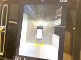 ●パノラミックビューモニター:専用のカメラにより、上から見下ろしたような視点で360度クルマの周囲を確認することができます☆死角部分も確認しやすく、狭い場所での切り返しや駐車もスムーズに行えます。