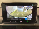 バックカメラ搭載です!車庫入れが苦手な人はもちろん、車両感覚に自信がある人にもお勧めです!見えない箇所が見えるようになるので、低い障害物や隠れてしまっている子供の存在等にも気付く事が出来ます。