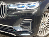 ●LEDヘッドライト:夜間走行時も良好な視界を確保し安心して運転できる高輝度LEDヘッドライトを装備!点灯速度が早く、消費電力も抑えられています。