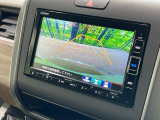 【バックカメラ】駐車時に後方がリアルタイム映像で確認できます。大型商業施設や立体駐車場での駐車時や、夜間のバック時に大活躍!運転スキルに関わらず、今や必須となった装備のひとつです!