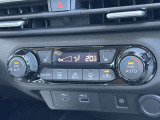 エアコンはオートエアコンです★シートヒーターも運転席&助手席に付いてます★シートヒーター機能が欲しい!とおっしゃる方もいらっしゃるくらい!人気の装備です♪