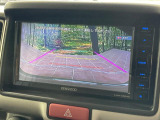 【バックカメラ】駐車時に後方がリアルタイム映像で確認できます。大型商業施設や立体駐車場での駐車時や、夜間のバック時に大活躍!運転スキルに関わらず、今や必須となった装備のひとつです!