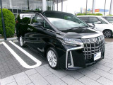 8人乗り、4WDのお車です。