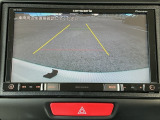 バックカメラも装備しております。車庫入れの苦手なお客様、もうご心配いりません。バックカメラがあれば、ぶつける心配無し?!重宝します!!