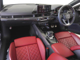 Audiのインテリアはエクステリア同様、優れたデザイン性とクオリティ、そして機能性を兼ね備えております。