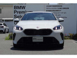 BMWの代名詞の【キドニーグリル】グリルが腎臓のように見えるので【キドニー】と呼ばれるようになりました。一目見ただけでBMWであると認識できる確固たるアイコンとして存在感を放ちます。
