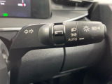 【オートライト】周りの明るさに応じて自動でヘッドライトの点灯・消灯ができる機能です!ライトの付け忘れ・消し忘れなどが無くなり、雨の日や夕方の走行も安心!トンネル通過時も便利ですね♪