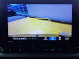 ◆【リアカメラ】が装着されています。リバースに入れるだけで映ります。後方の安全確認や、狭い駐車場での車庫入れ、雨の日や夜間など視界の悪い時に便利です。安全にバックする為には欠かせない装備です。