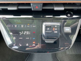 「オートエアコン」付き一年中快適な室内を提供!車内温度を設定すると、風量を自動で調節してくれます。さらに前席シートヒーター、ハンドルヒーターつき(^^)/