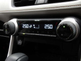車内の温度管理に便利なオートエアコン☆