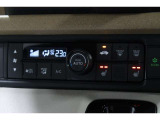 オートエアコン装備♪室内温度を設定すれば自動的に風量の調整をしてくれます♪車内をいつでも快適に保てます♪