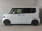 オプションになりますが、ボディーコーティングもご用意しております。新車の輝きに近づき、洗車などのお手入れも楽になりますよ。