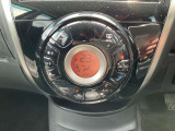 「オートエアコン」付き一年中快適な室内を提供!車内温度を設定すると、風量を自動で調節してくれます。