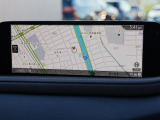 マツダコネクトの10.25インチワイドセンターディスプレイです。『Android Auto』『Apple CarPlay』や独自のコネクテッドサービスに対応したインターフェイスシステムです。