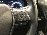 レーダークルーズコントロール(全車速追従機能付)付きです。車速に応じて追従支援してくれるので、ロングドライブも快適です。詳細は販売店スタッフまでおたずねください。