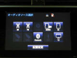 トヨタ純正8インチメーカーオプションナビ装備。