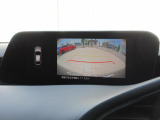 バックカメラも装備されていますので、駐車場での取り回しも安心です!バックカメラの映像はナビへと映し出されます。大きな画面で確認ができて安心です!