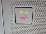 エアバッグ作動時や後突時、もしくは車内のSOSボタンを押した際に緊急通報オペレーターに連携し、救急・警察を手配します。更にオペレーターにも連携、お客様のご要望に応じてロードサービスの手配を行います。