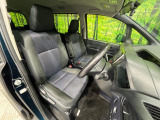 運転席まわりには十分なスペースがあり、大柄な方でもゆったり運転していただける環境です。