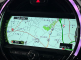 ●純正ナビ:一体感のあるナビは、高級感ある車内を演出してくれます。オーディオ機能も充実しておりますので、運転もより楽しめます♪