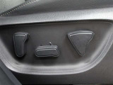 運転席はパワーシートなのでお好みのドライビングポジションに調整可能です♪