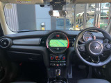 弊社お客様より頂いた下取車やデモカーが在庫の多くを占めています。車の経歴や整備記録が分かり、ご安心してお車をお選び頂ける正規ディーラーならではのラインナップでございます。