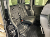 後席をはね上げれば、「もうひとつの荷室」が生まれます。