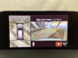 狭い場所での駐車やすれ違いなどでより的確な運転操作に役立つ360&deg;ビューモニターが装備されています。