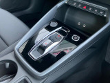 指定工場で車検までご対応可能。6ベイを完備したサービス工場を併設し、Audiライフをサポートします。
