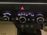 オートエアコンで、毎日のドライブを快適に。温度、風量を自動で調整し、理想的な車内環境を提供します。