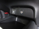 便利な充電用USBジャックも付いています。