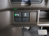 パーキングセンサーや横滑りを防ぐVSA等のスイッチ類は運転席の右側、手の届きやすい位置にあります。