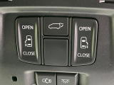 【両側パワースライドドア】スマートキーや運転席のスイッチで後席両側スライドドアの開閉が可能♪電動だから力を入れてドアを開ける必要が無く、小さなお子様でも簡単に開け閉めでき快適です♪