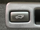 【パワーバックドア】スマートキーや運転席のボタンを押すだけでリアゲートが自動で開閉します!荷物を持っている時や、高い位置にあるバックドアを閉める際に便利な機能です♪