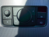 手元を見なくてもノールックで直感的に操作が出来るコマンダーコントロールはドライバーの気持ちに寄り添える様にと、マツダの考え方を具現化したひとつの例です。