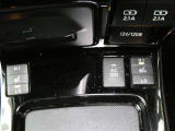 運転席と助手席には寒い時にうれしいシートヒーターが装備されてます。