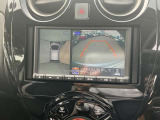【アラウンドビューモニター】周囲を見渡せる映像で、スムースな駐車をサポートします
