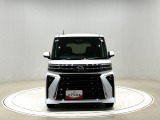 細部にメッキパーツの煌き。大人の感性に響く洗練さを身にまとったタントカスタムが入荷致しました。