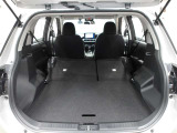 リヤシートを両方倒せば大きな荷物も車載可能です♪