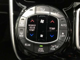 左右独立温度コントロールフルオートエアコンです。運転席、助手席それぞれで独立して温度設定ができます。冷え性の方が乗っても安心ですね♪