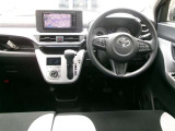 ピクシスジョイ 運転席まわりです。