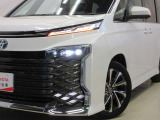 LEDヘッドライトです。デザイン性がよくとても明るいので、夜間の走行や悪天候でも安心です。しかも長寿命!
