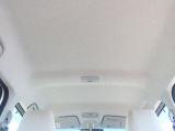 天井の状態も良好です。タバコを吸っていた車は、天井の色が変色してしまっているものもあります。中古車探しの際は、天井の状態も重要なポイントですよ!