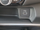 USBは運転席側と助手席側にあります