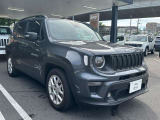 【フロントグリル】7スロットルグリルはJeep伝統の証です。SUVのみにこだわり続けている伝統あるJeep車へお乗り頂いてみてはいかがですか?
